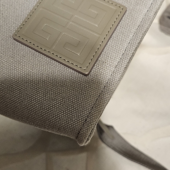 Givenchy Medium G Tote - Picture 13 of 13